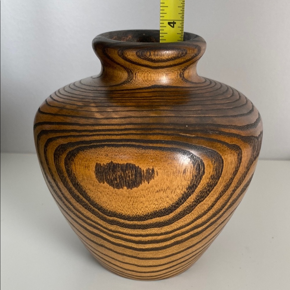 Wooden Vase with Natural Grain Pattern - Picture 7 of 7